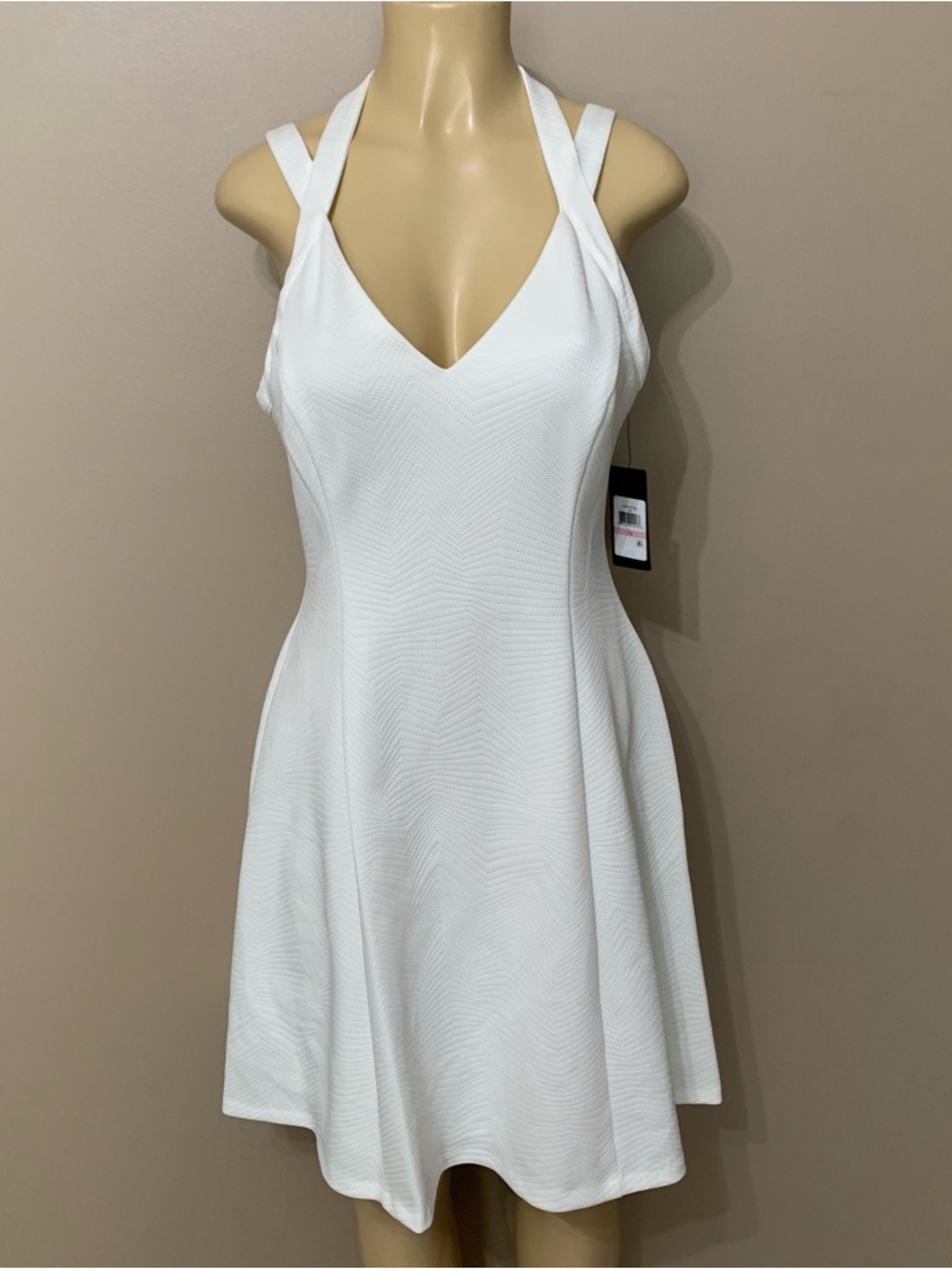 Guess Sleeveless White V-Neck Dress Women’s Size 10 NEW